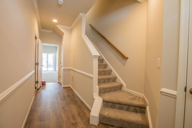Foto del edificio - Amazing 3 BR/2 Full BA & 2 Half BA Townhom...