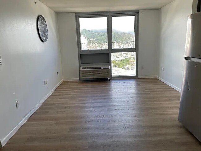 Building Photo - 988 Halekauwila St