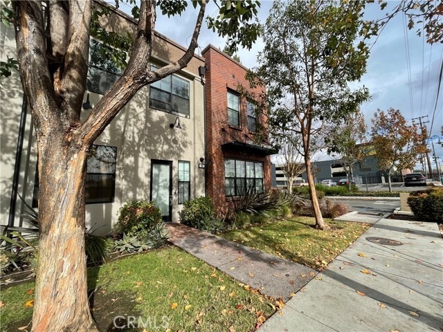 Building Photo - 501 W Maple Ave