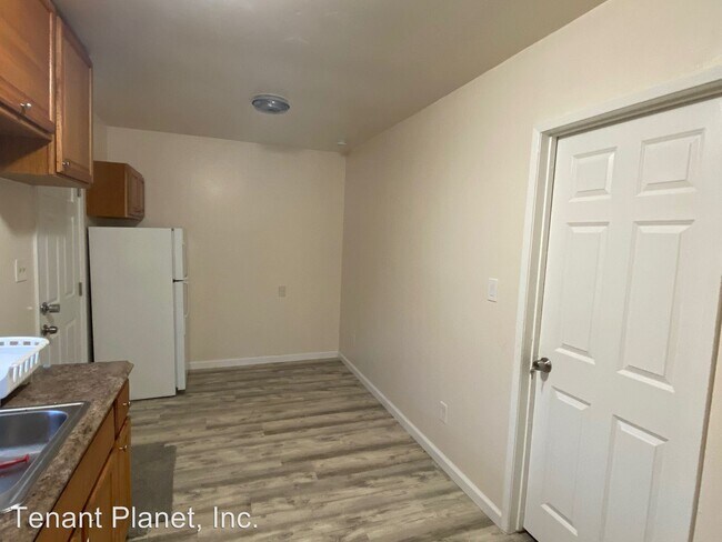 Building Photo - 2255 Pulgas Ave
