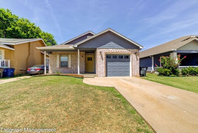 Building Photo - Cute as a Button 3/2/1 6 Blocks from Downt...