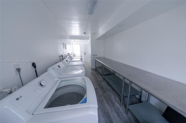 Foto del edificio - 3417 NW 22nd Ave