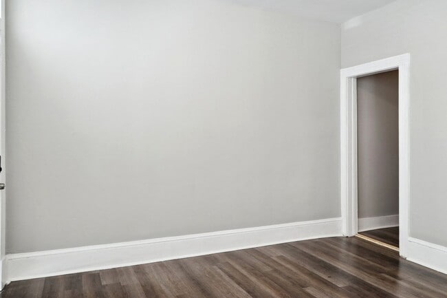Building Photo - 504 W 48th St