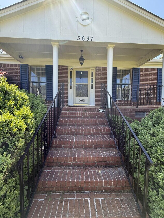 Foto principal - Open House This Saturday, June 14th | 12 P...
