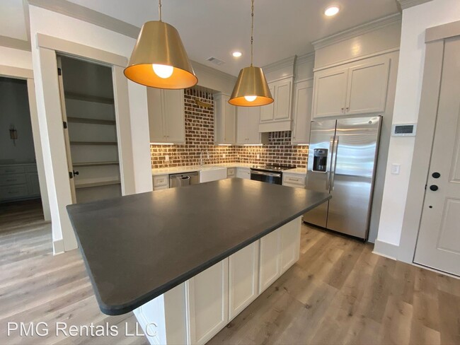 Foto del edificio - 1 br, 1 bath House - 79 South College Street