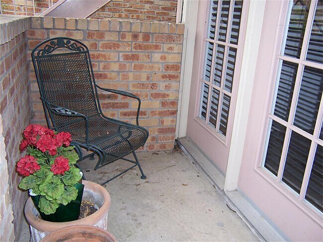 Foto del edificio - 16800 Sugar Pine Dr