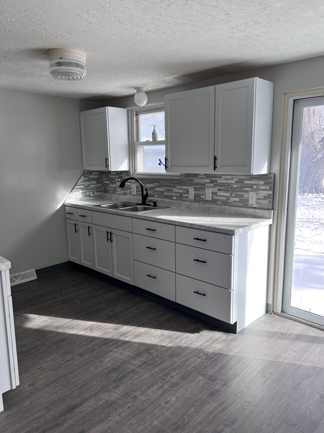 Building Photo - 6039 Gilmere Dr