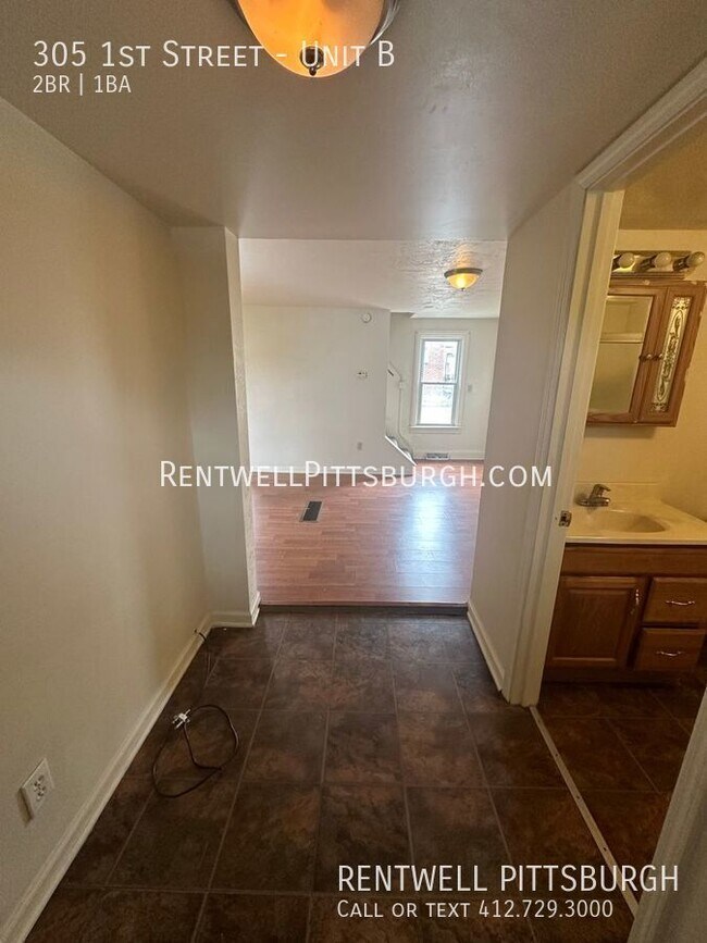 Building Photo - 2 Bedroom Duplex in California