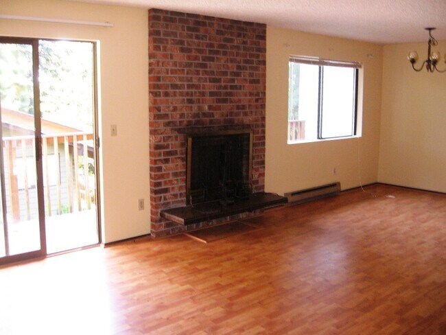 Building Photo - 1303 NE 195th