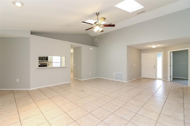 Foto del edificio - 5749 Colonial Oaks Blvd