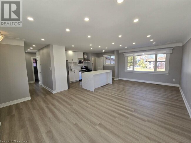 Photo du bâtiment - 492 E 16th St