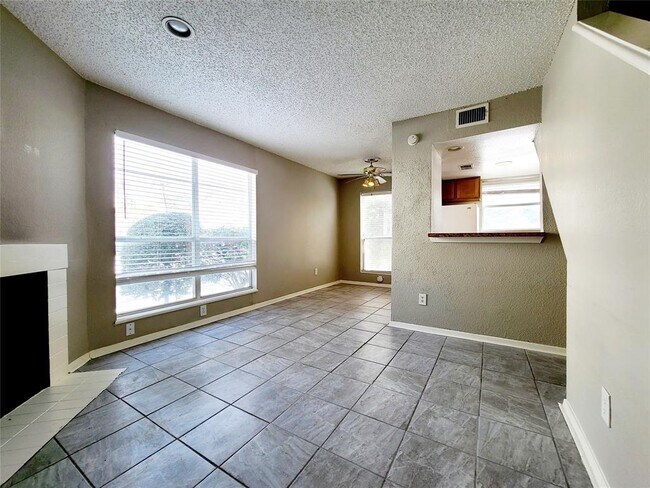 Building Photo - 1901 N Fitzhugh Ave