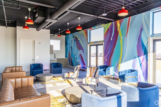 Interior Photo - 55 Washington St