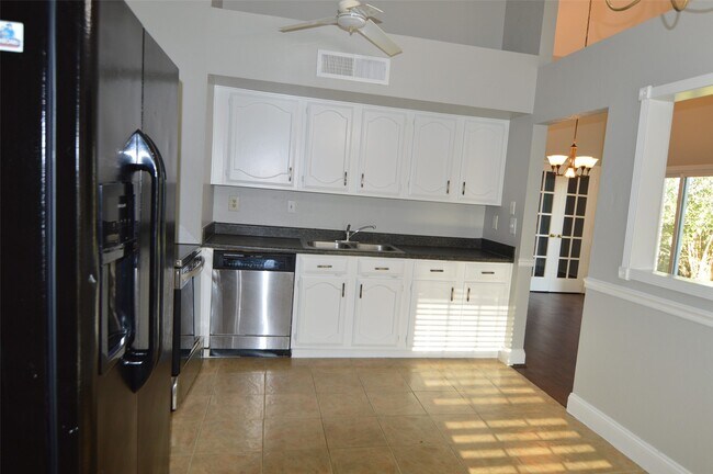 Building Photo - 24014 4 Sixes Ln
