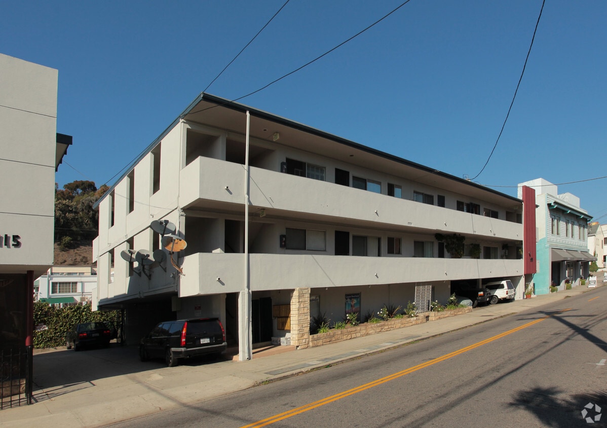 Building Photo - 131 Entrada Dr