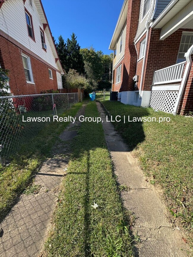 Foto del edificio - Updated Four Bedroom Home Close to Downtown Roanoke!