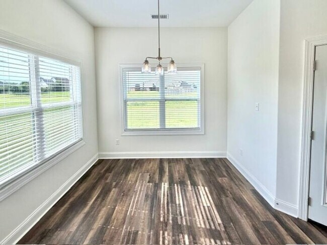 Foto del edificio - Now Leasing a spacious 5-bedroom 3 bath home in Olive Branch @ Southbranch.