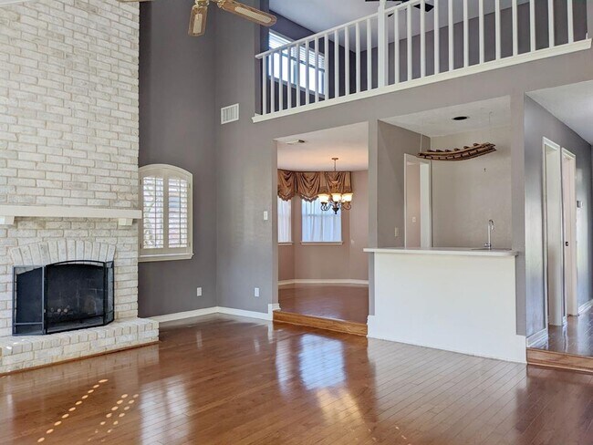 Building Photo - 4003 W Valley Dr