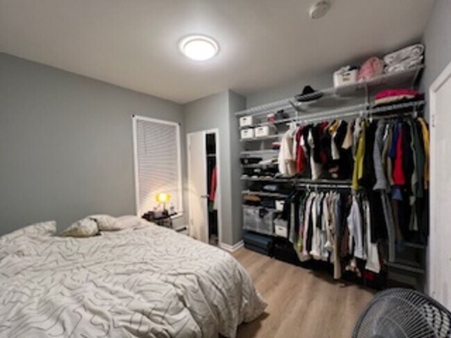 Foto del edificio - Spacious 3BR (or 2BR + Office) w/ In-Unit Laundry – Renovated, Near Yale SOM