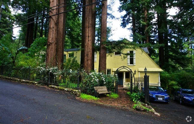 Foto del edificio - 244 Corte Madera Ave