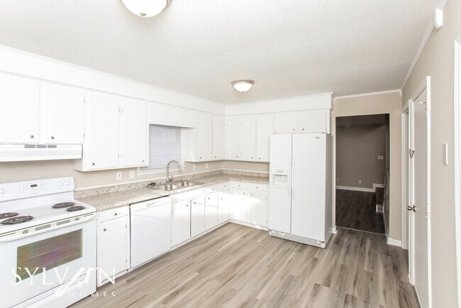 Building Photo - Carve Out a Great Life Here!