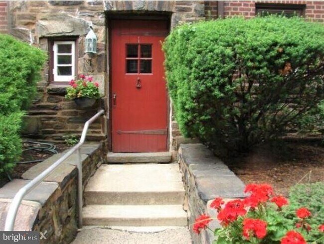 Building Photo - 30 Linwood Ave