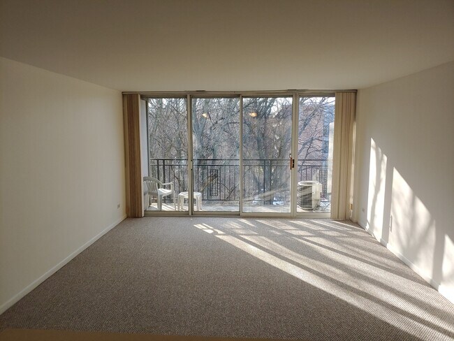 Foto del edificio - 5820 Oakwood Dr