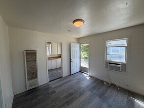 Building Photo - 1089 E 21st St