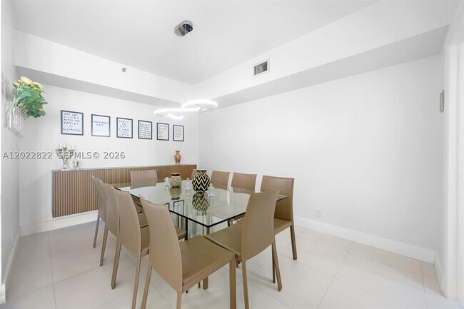 Building Photo - 20281 E Country Club Dr