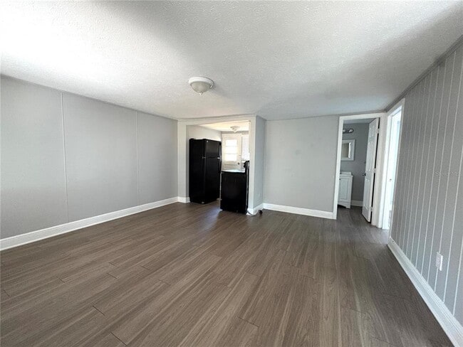 Foto del edificio - 4611 N Hubert Ave