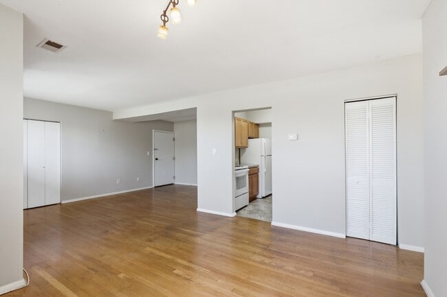 Building Photo - 521 Epsom Rd