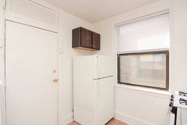 Building Photo - 2330 N Spaulding Ave