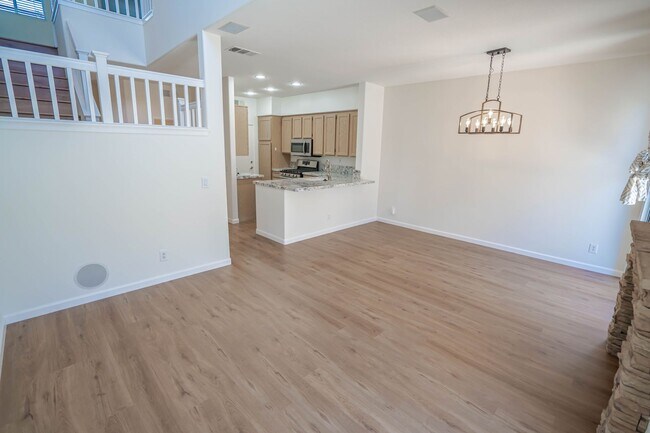 Foto del edificio - 2-Bedroom Townhome in Valencia's Cheyenne ...