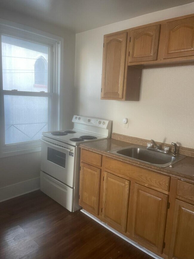 Building Photo - 27 S 11th St