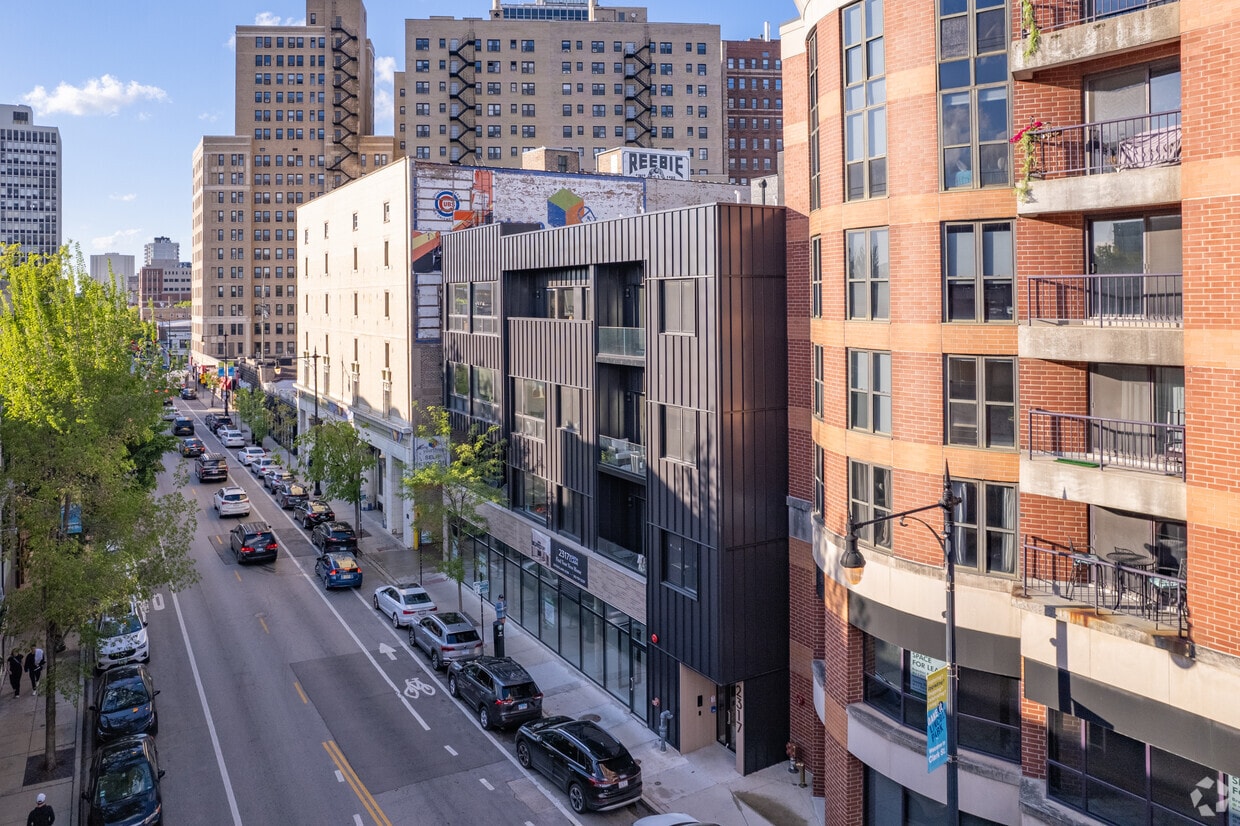 Aerial Photo - 2317 N Clark St
