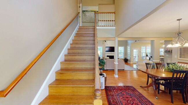 Building Photo - 5 Bedrooms with Golf Course Views in Carol...