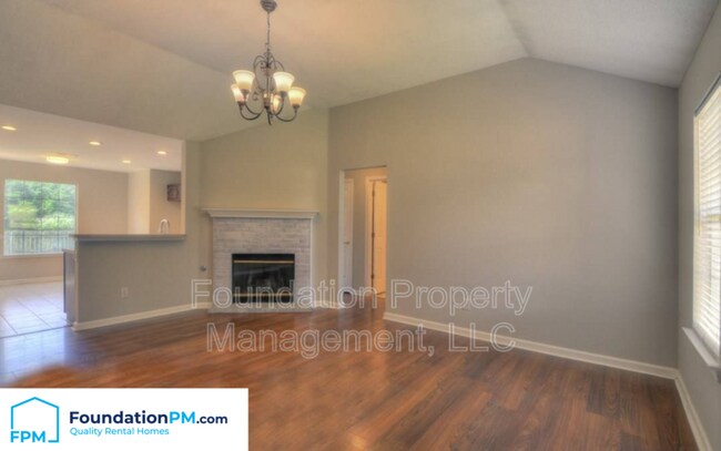 Building Photo - 1391 Lagrange Downs