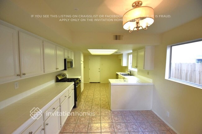 Foto del edificio - 9324 Burnet Ave