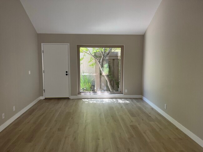 Building Photo - 144 Milmar Way