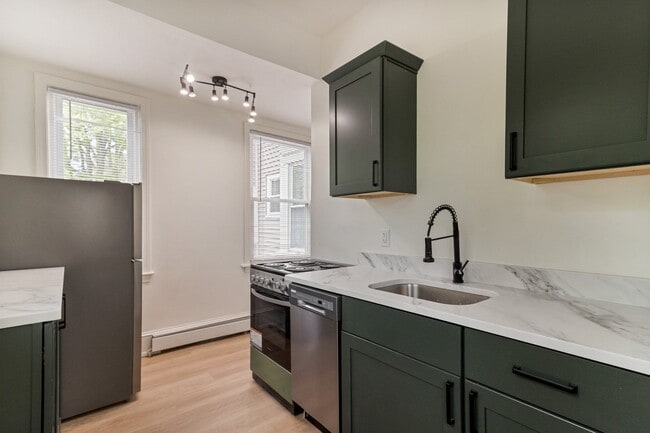 Photo - 169 Waterman St Apartment