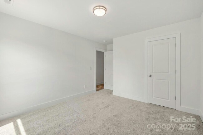 Foto del edificio - 609 Linwood Rd