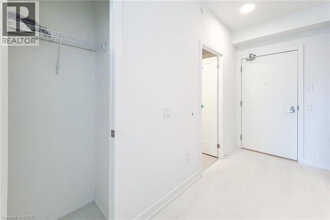 Photo du bâtiment - 415 Main St W