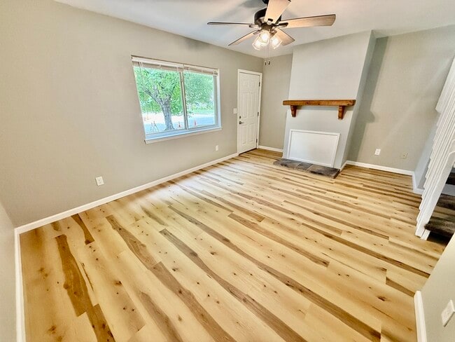 Foto del edificio - 830 White Oak Dr
