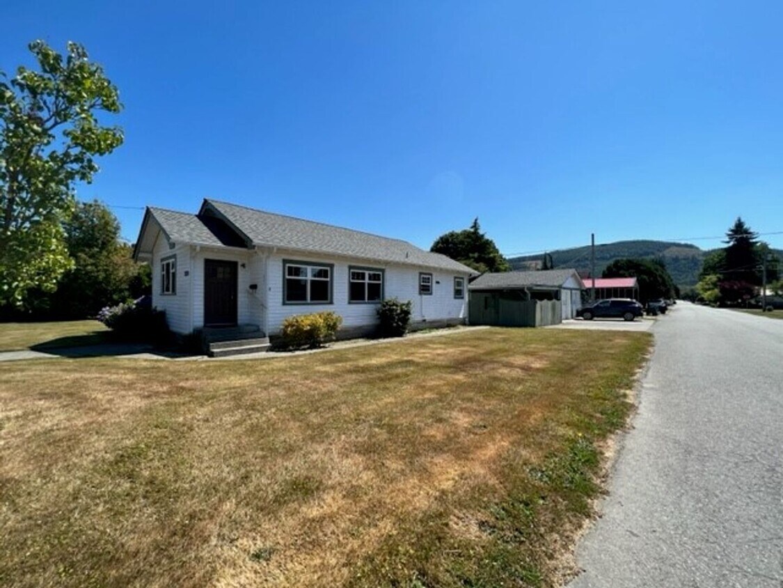 Primary Photo - 801 Jameson St