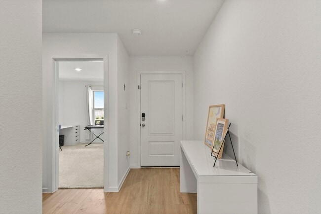 Building Photo - 9931 Cliffside Rdg