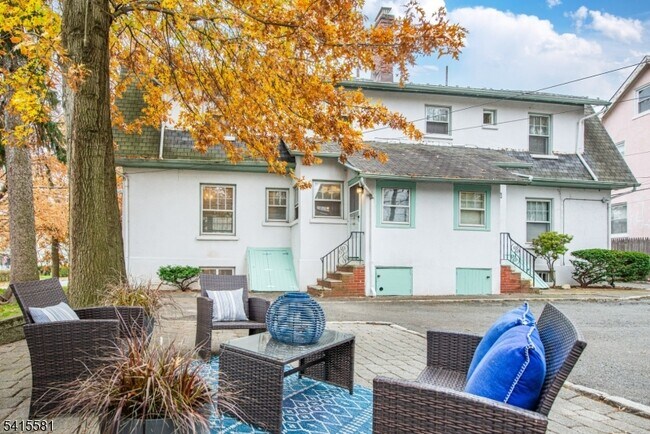 Foto del edificio - 61 Claremont Ave