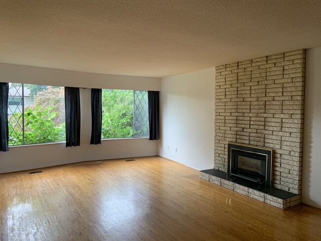 Building Photo - 5342-539A 9a Ave