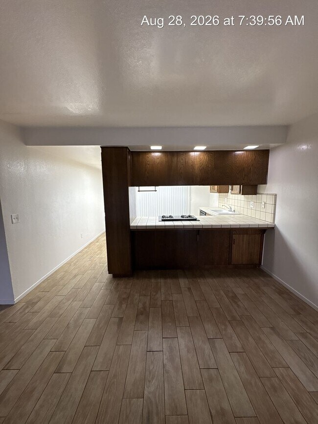 Foto del edificio - 2023-2027 South Pinkham Rd