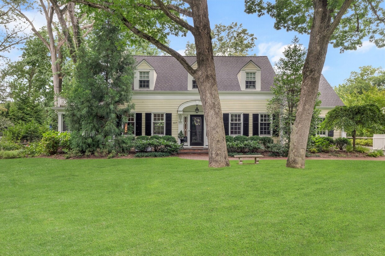 Primary Photo - 307 Forest Dr S