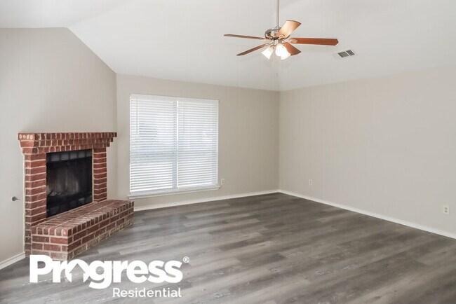 Building Photo - 4961 Briar Oaks Ln
